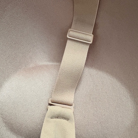 NWT SKIMS Tan Bra 44C - Picture 7 of 8